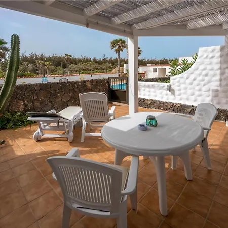 Apartment In Front Of The Pool, Large Terrace, Elegant & Confortable, Wi-fi Costa Calma