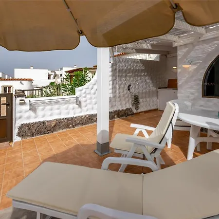 In Front Of The Pool, Large Terrace, Elegant & Confortable, Wi-fi Apartment